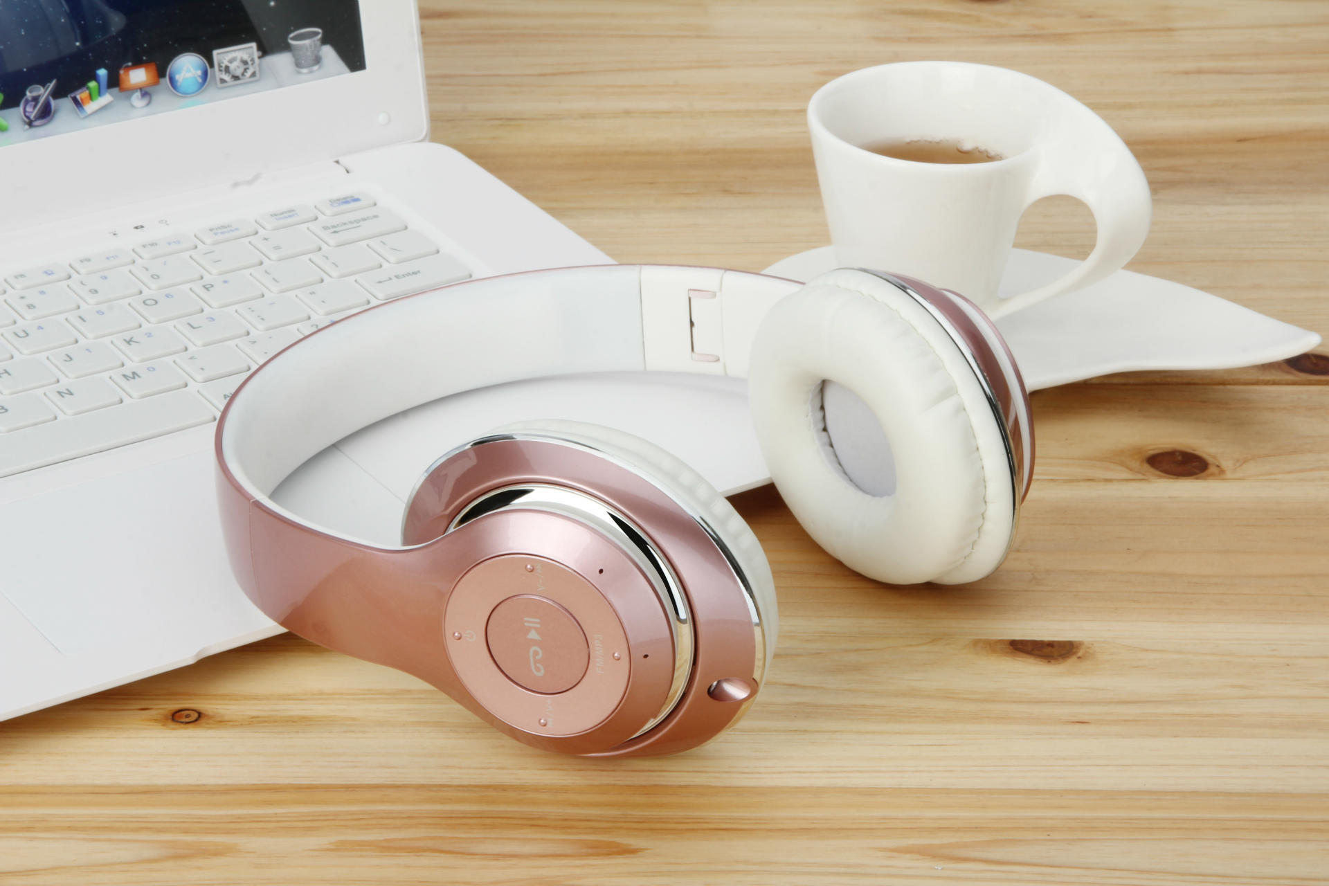 Premium Sound HD Over the Ear Wireless Bluetooth Stereo HEADPHONE HK399 (Rose Gold)